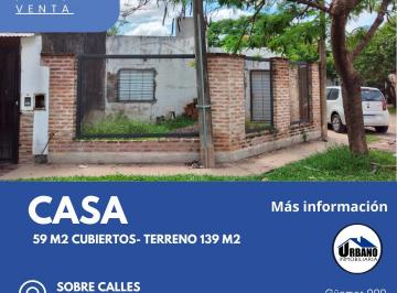 Casa · 59m² · 2 Dormitorios · 1 Cochera · Casa en Esquina Sobre Calles Basail y Mburucuya