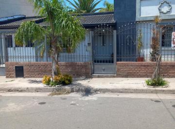 Casa de 8 ambientes, Córdoba · Barrio Jardín del Pilar Casa 3 Dorm Apto