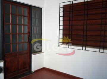 Casa · 80m² · 3 Ambientes · 1 Cochera · Alquiler Casa 3 Amb. en Ramos Mejia C/garage