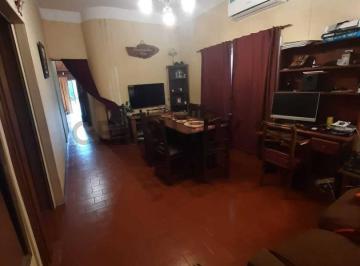 Casa · 70m² · 4 Ambientes · 1 Cochera · Casa en Venta