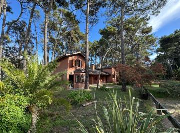 Casa · 149m² · 6 Ambientes · 2 Cocheras · 2 Casas en Venta Excelente Ubicacion en Mar Azul