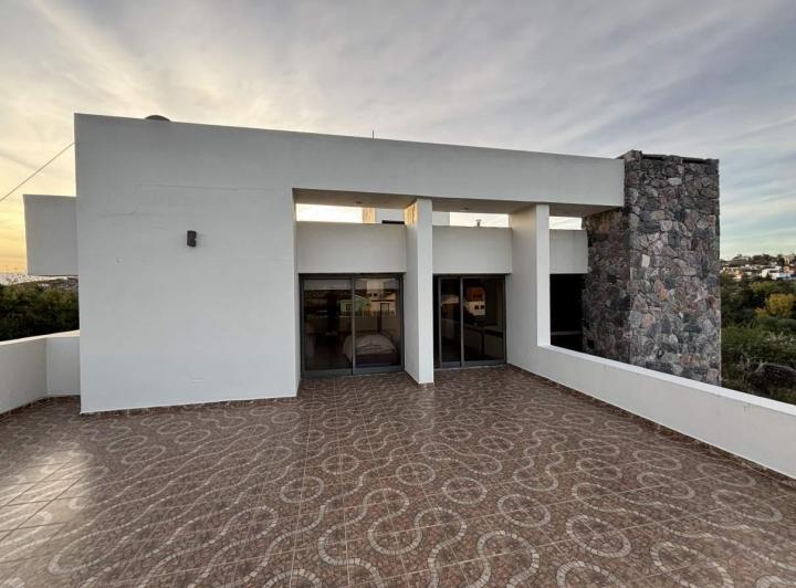 Casa · 380m² · 7 Ambientes · 2 Cocheras
