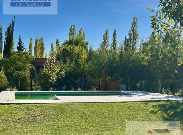 Casa · 300m² · 5 Ambientes · 2 Cocheras · Hermosa Casa a La Venta en Barrio Cerrado Las Lilas (Fernandez Oro)