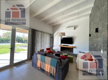 Casa · 324m² · 5 Ambientes · 2 Cocheras · Hermosa Casa a La Venta en Barrio Cerrado Las Lilas (Fernandez Oro)