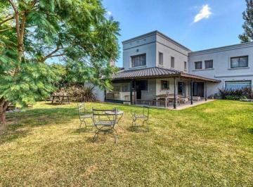 Casa · 274m² · 5 Ambientes · 2 Cocheras · Casa en Venta de 4 Dorm. en Funes Cadaqués
