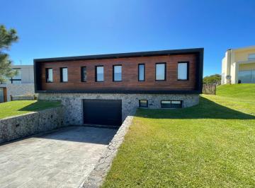 Casa de 6 ambientes, Costa Esmeralda · Residencial 1 603 – C/ Piscina y Jacuzzi Fondo Libre!