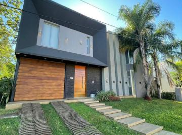 Casa · 270m² · 5 Ambientes · 1 Cochera · Cf1229 - Casa en Venta - B° Privado Panambí
