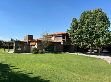 Casa · 889m² · 13 Ambientes · 4 Cocheras · Casa en Vistalba