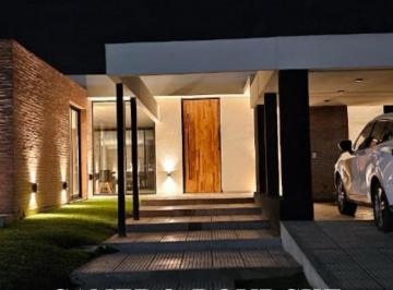Casa · 183m² · 1 Ambiente · 4 Cocheras · Casa - Terralagos
