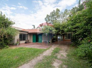 Casa · 202m² · 5 Ambientes · 2 Cocheras · Casa 3 Dorm. Quincho y Pileta a m de R1