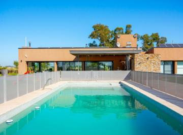 Casa · 304m² · 4 Ambientes · 3 Cocheras · Venta Casa 4 Ambientes Chacras de La Trinidad