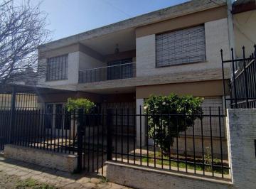 Casa · 253m² · 8 Ambientes · 2 Cocheras · Venta Casa 6 Dorm. 2 Cocheras Los Paraisos