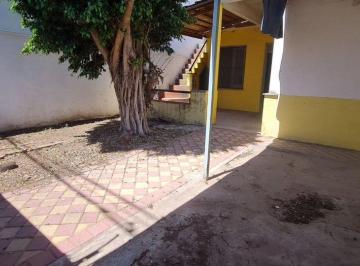 Casa · 75m² · 4 Ambientes · 1 Cochera · Casa Al Frente con Cochera en Venta