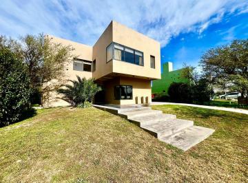Casa · 290m² · 9 Ambientes · 2 Cocheras · Venta Moderna Casa 5 Dormi C Pile Valle del Golf