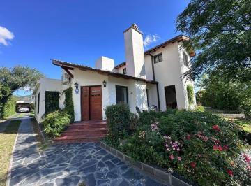 Casa · 306m² · 10 Ambientes · 1 Cochera · Venta Casa Mas Departamento en Villa Carlos Paz