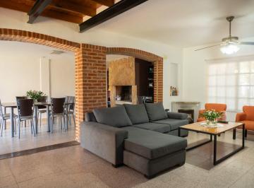Casa · 262m² · 6 Ambientes · 1 Cochera · Casa en Veta Melchor Romero La Plata
