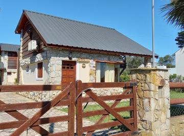 Casa · 150m² · 3 Ambientes · 2 Cocheras · Cabañas