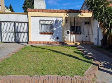 Casa · 58m² · 4 Ambientes · 1 Cochera · Venta Casa con Garage Quilmes