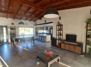 Casa · 167m² · 5 Ambientes · Venta de Casa en Chacras de Uribelarrea