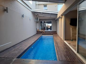 Casa · 148m² · 4 Ambientes · 1 Cochera · Alquiler Casa 3 Dorm Malvín Amueblada Piscina