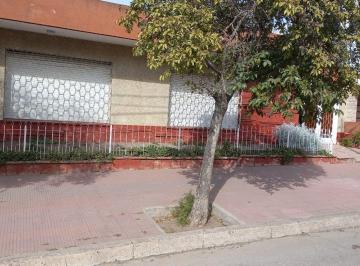 Casa · 304m² · 8 Ambientes · 2 Cocheras · Vendo Hermosa Casa en Barrio Maipu 2