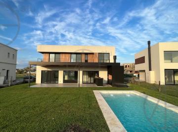 Casa · 181m² · 5 Ambientes · 1 Cochera · Casa en Alquiler con 5 Ambientes y Pileta en Ceibos Puertos