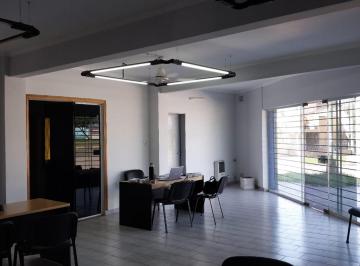 Local comercial · 834m² · 2 Ambientes · Local Comercial con Playa de Exposición Sobre Av Blas Parer