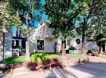 Casa · 315m² · 5 Ambientes · 3 Cocheras · Casa en Venta: Sobre Calle Bobsin - Ciudad Jardín
