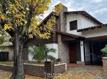 Casa · 130m² · 4 Ambientes · 1 Cochera · Casa en Venta: Sobre Calle de Las Violetas - Ciudad Jardín