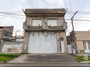 Bodega-Galpón · 94m² · 4 Ambientes · Venta Galpón y Departamento P. A.