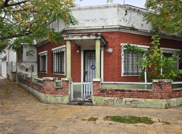 Casa de 4 ambientes, Tres de Febrero · Saenz Peña Casa en Esquina F Ameghino 3390 Sup Lote 146 m² a Reparar