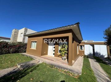 Casa · 105m² · 4 Ambientes · 1 Cochera · Casa en Venta | Barrio Privado Costa Río | Neuquén