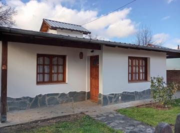 Casa · 74m² · 3 Ambientes · 1 Cochera · Casa 4 Ambientes en Barrio Arrayanes, El Bolsón Sobre Lote de 460 m² Oportunidad!