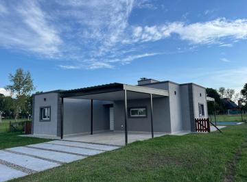 Casa de 4 ambientes, Esteban Echeverría · Casa con Pileta – a Estrenar – Excelente Precio y Calidad de Construccion