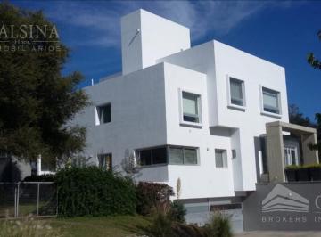 Casa · 630m² · 4 Dormitorios · 3 Cocheras · Casa en Venta y Alquiler, Lomas de La Carolina