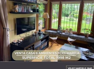 Casa · 263m² · 6 Ambientes · 2 Cocheras · Venta Casa 6 Ambientes - Piscina - Quincho Florencio Varela - Apta Crédito