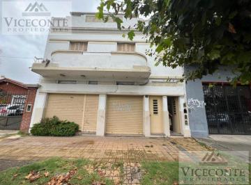 Departamento de 8 ambientes, Quilmes · Locales y Departamentos, Av San Martin, Quilmes.