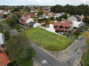 Terreno · 389m² · Importante Lote en Esquina del Barrio Parque Luro