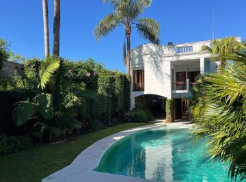 Casa · 423m² · 8 Ambientes · 2 Cocheras · Casa de Categoría Barrio Sur