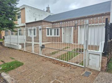 Casa de 4 ambientes, Córdoba · Alquiler Barrio Ayacucho - Amplia Casa - Cochera - Pileta - 3 Dorm.