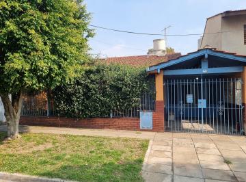 Casa de 4 ambientes, Hurlingham · Clásico Chalet en Venta 4 Ambientes