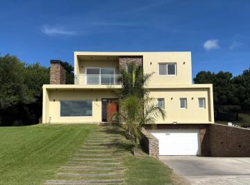 Casa de 5 ambientes, Costa Esmeralda · Ecuestre 153 con Vista a La Cancha de Polo 4 Dorm. con Pileta