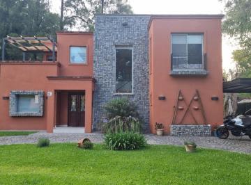 Casa · 240m² · 4 Ambientes · 6 Cocheras · Venta 4 Ambiente Más Cava. Bo Priv. Los 3 Coniles Pilar