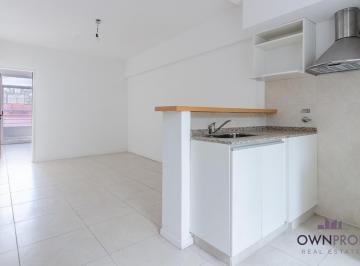 Departamento · 36m² · 2 Ambientes · Amplio 2 Ambientes con Patio y Balcon Frente a Plaza de Los Periodistas.