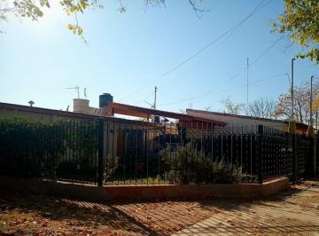 Casa · 207m² · 7 Ambientes · 2 Cocheras · Venta Casa Esquina en Unimev