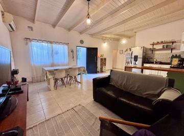 Casa · 72m² · 3 Ambientes · Venta Casa Reciclada de Pasillo Arroyito