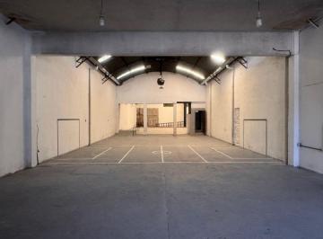 Bodega-Galpón · 375m² · Galpon de 375 m² en Alquiler a m de La Plaza