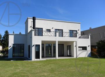 Casa · 188m² · 6 Ambientes · 1 Cochera · Casa a La Venta en San Matías a La Laguna con Piscina