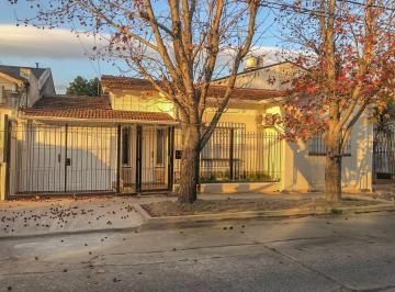 Casa · 98m² · 5 Ambientes · Casa en Venta en Martínez, San Isidro, G. B. a. Zona Norte