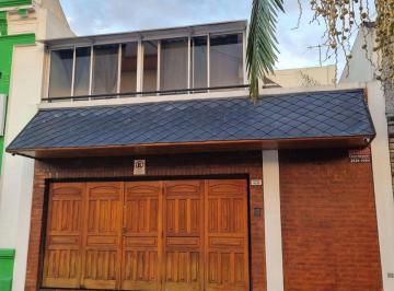 Casa · 240m² · 5 Ambientes · 2 Cocheras · Venta Casa 5 Ambientes Floresta Patio y Parrilla